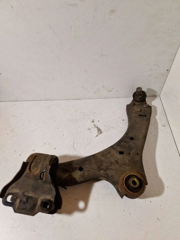 Front lower control arm/wishbone – left