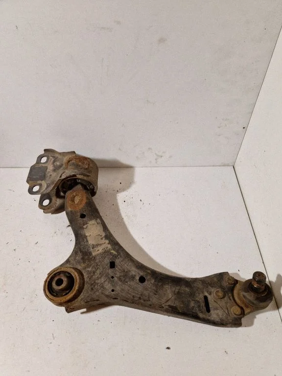 Front lower control arm/wishbone – left