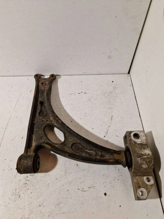Front lower control arm/wishbone – Skoda Octavia Mk2 (1Z) (2004-2013)