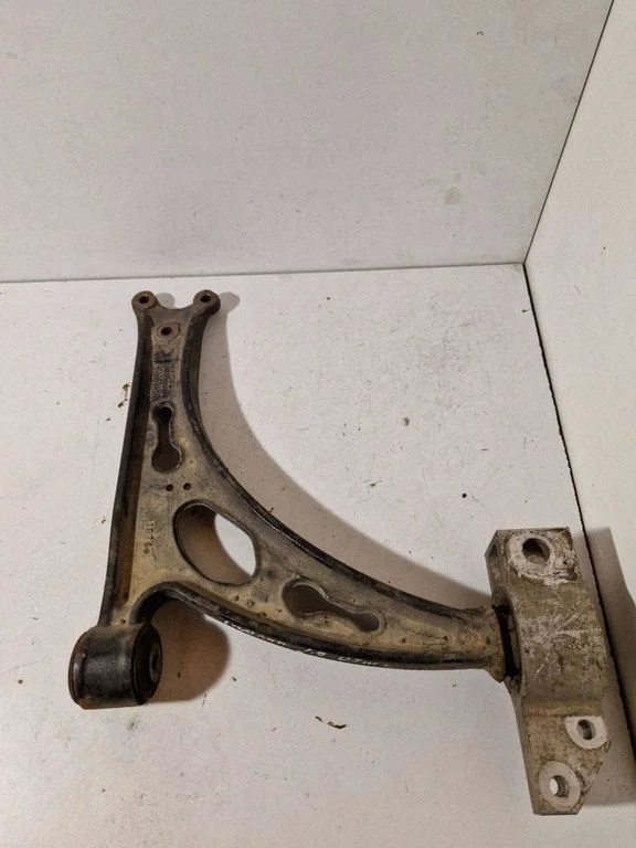Front lower control arm/wishbone – Skoda Octavia Mk2 (1Z) (2004-2013)