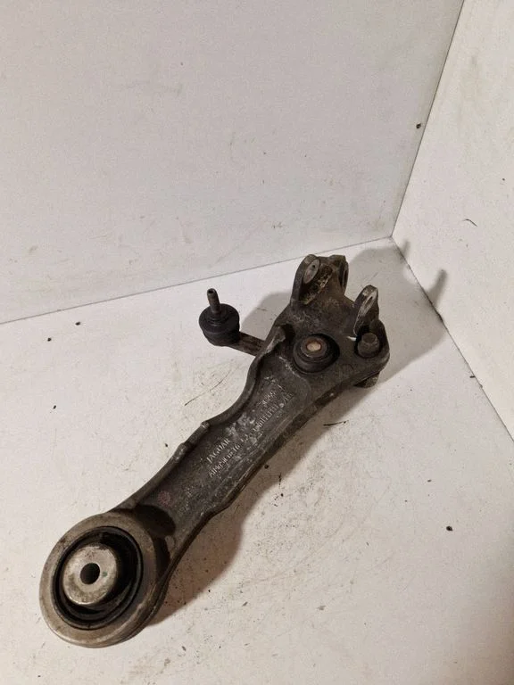Front lower control arm/wishbone 3C255