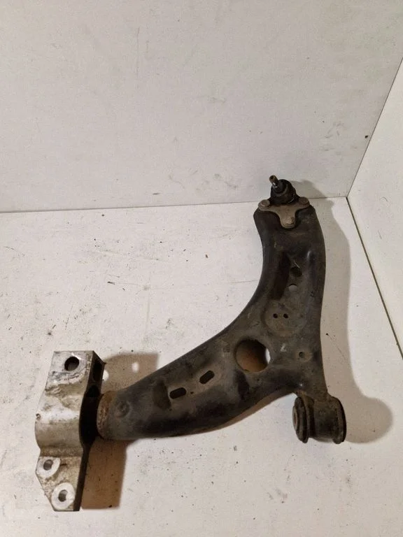 Front lower control arm/wishbone – Volkswagen Touran II (2010-2016)