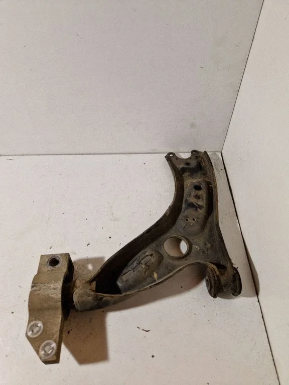 Front lower control arm/wishbone – right