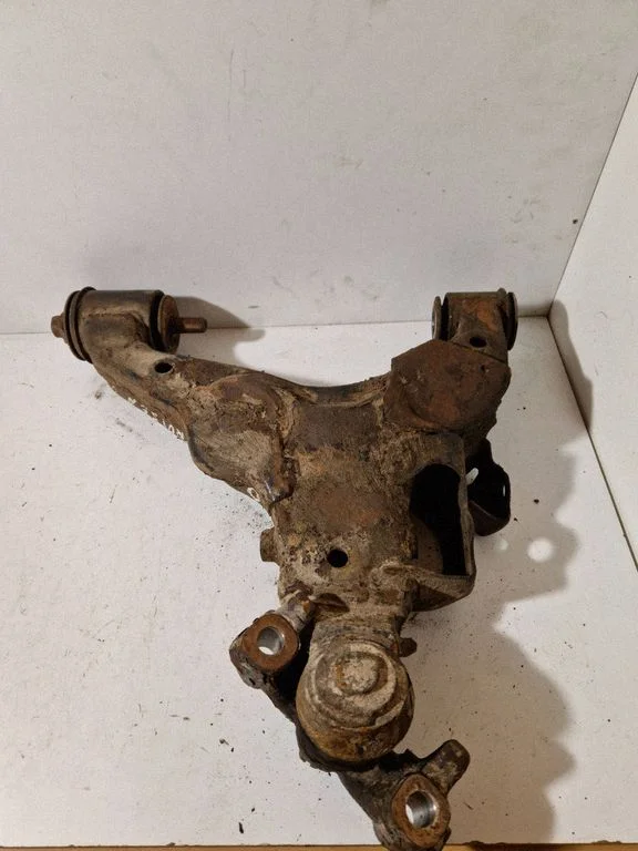 Front lower control arm/wishbone – Toyota Land Cruiser (J200) (2008-)