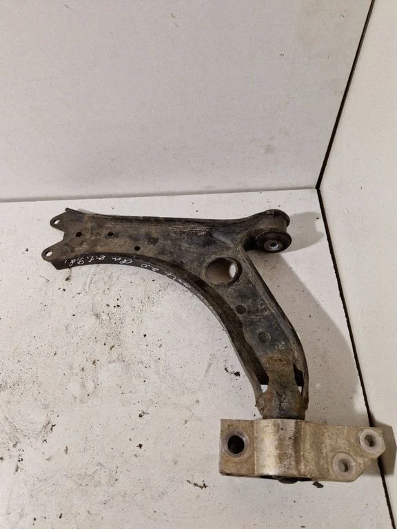Front lower control arm/wishbone – right