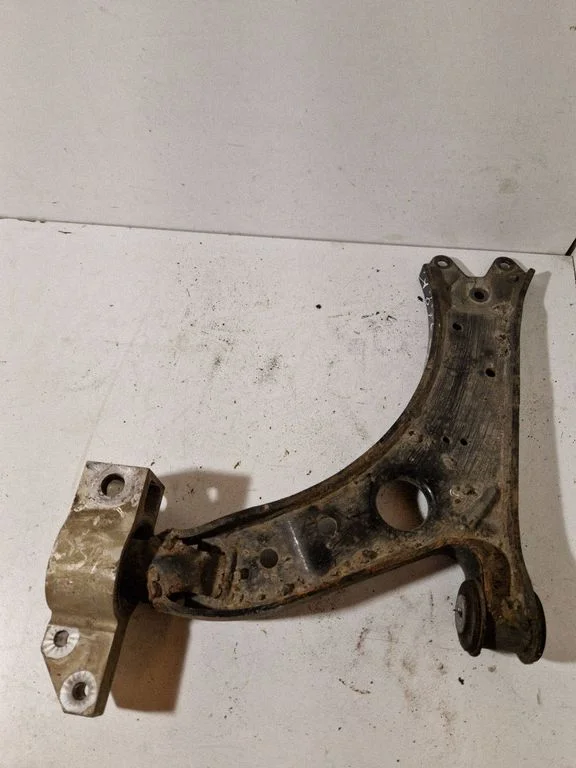 Front lower control arm/wishbone – left
