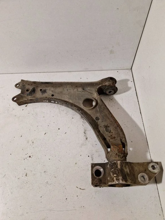 Front lower control arm/wishbone – right