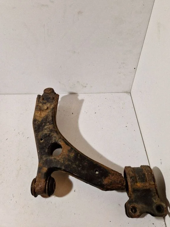 Front lower control arm/wishbone – Ford Focus C-MAX (2003-2010)