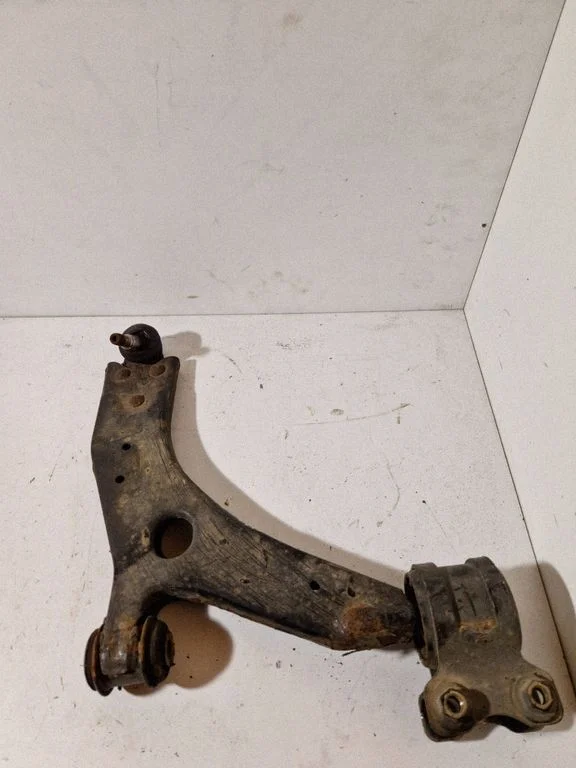 Front lower control arm/wishbone – Ford Focus C-MAX (2003-2010)