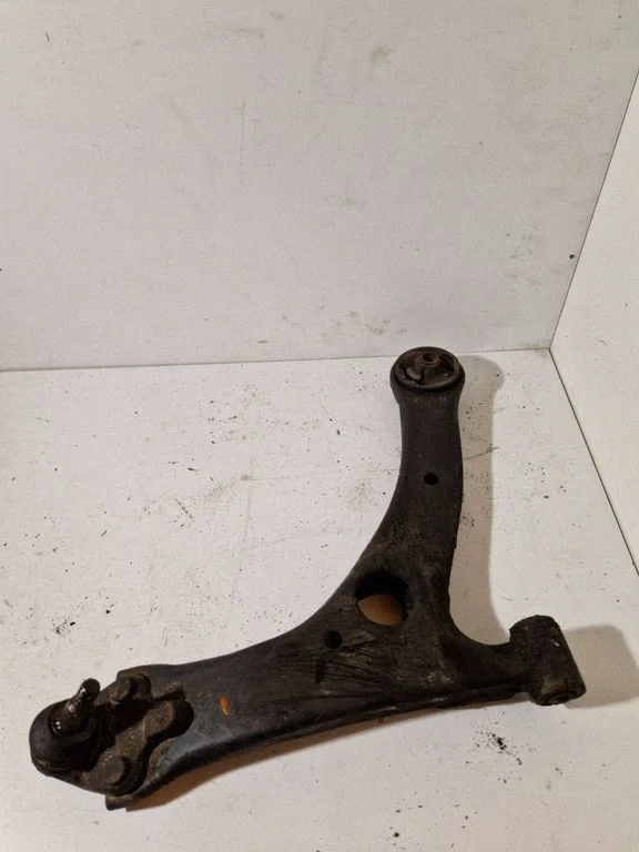 Front lower control arm/wishbone – right