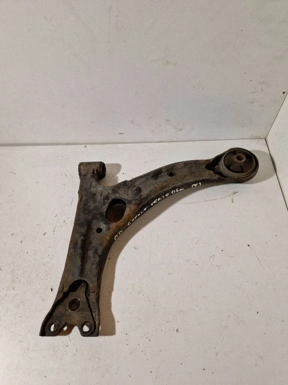 Front lower control arm/wishbone – right
