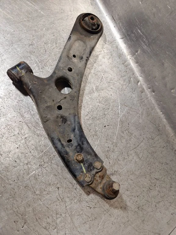Front lower control arm/wishbone 54500A6200