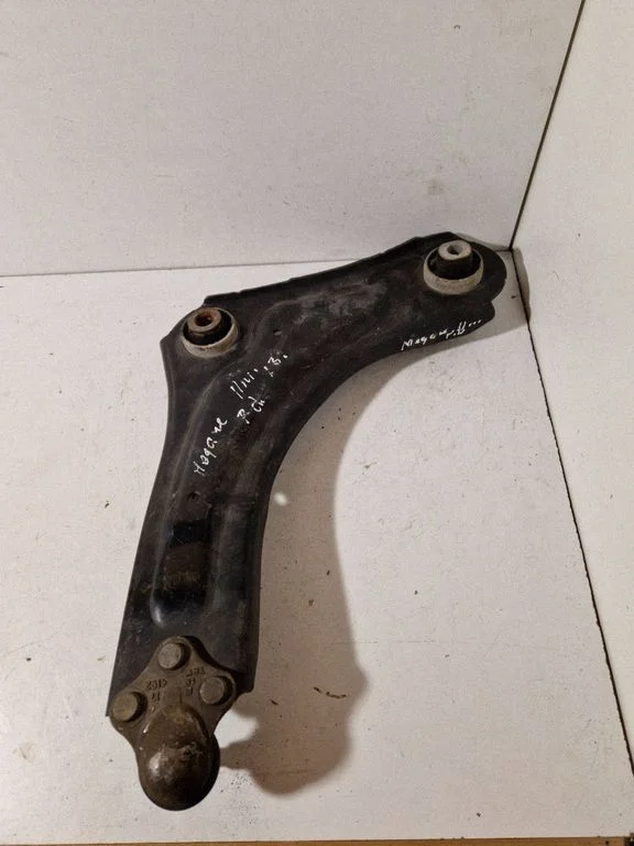 Front lower control arm/wishbone – right
