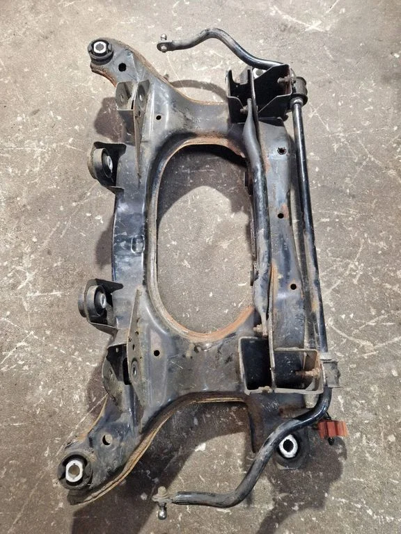 Aizmugurējais apakšrāmis – Land Rover Evoque I (2011-2018)