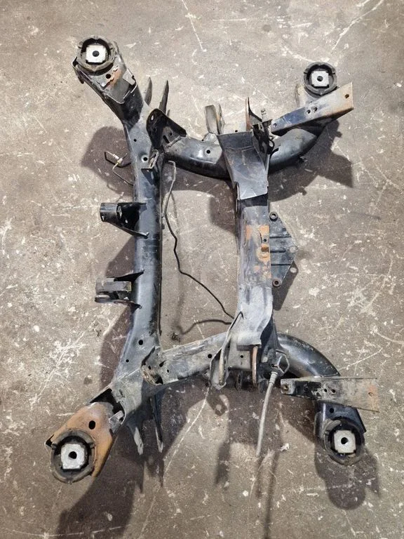 Aizmugurējais apakšrāmis – BMW X6 E71 (2008-2014)