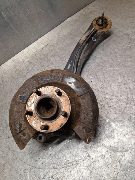 Rear wheel hub spindle/knuckle BV615A969BD