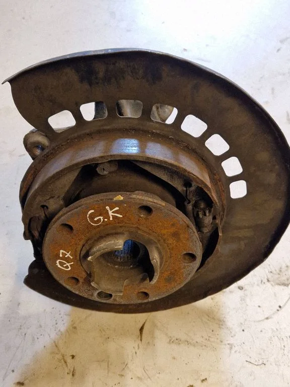 Rear wheel hub 7L8505435