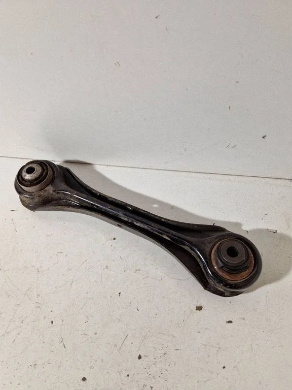 Rear control arm – left