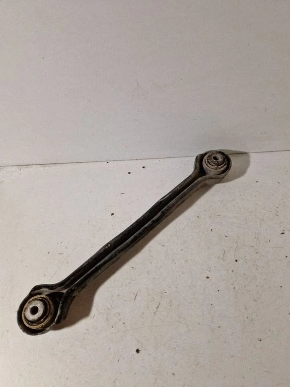 Rear control arm 1035322