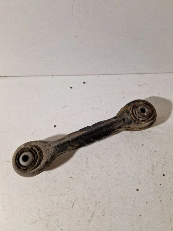 Rear control arm 6765425
