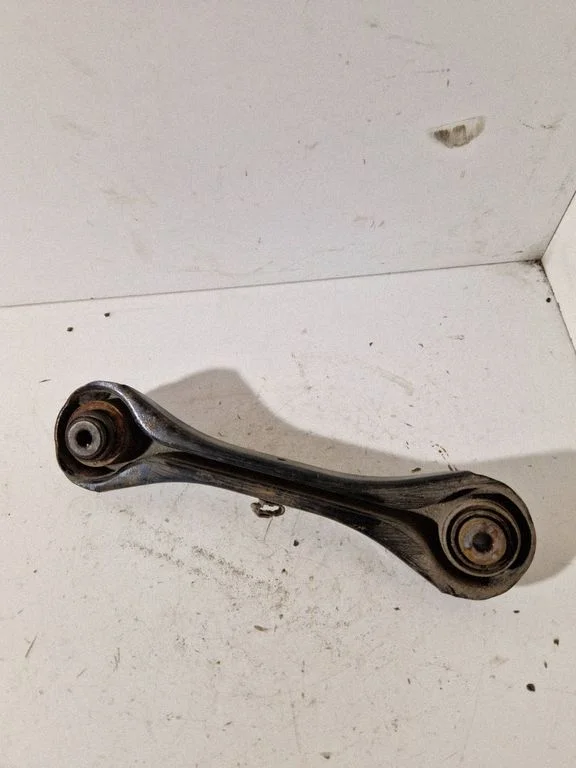 Rear control arm 33518