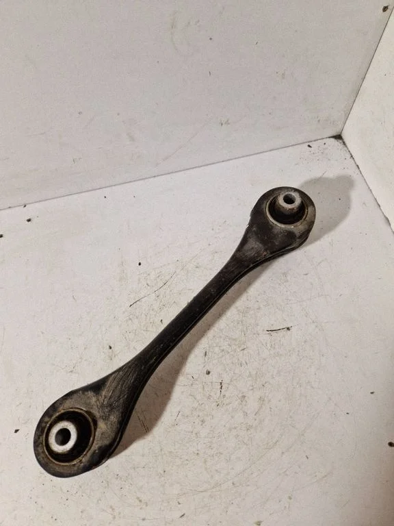 Rear control arm – rear left