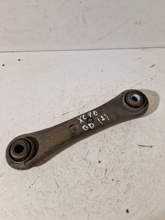 Rear control arm – rear right