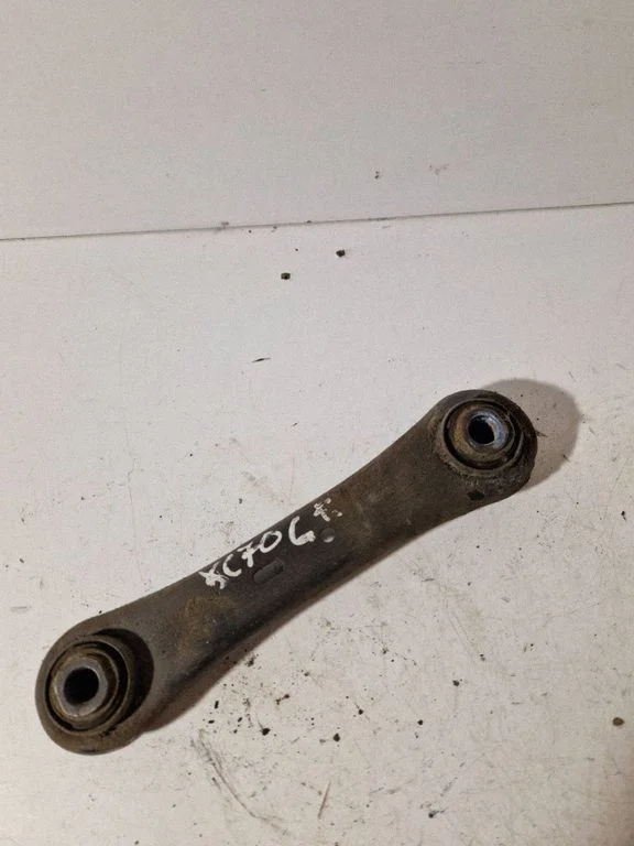 Rear control arm – rear left