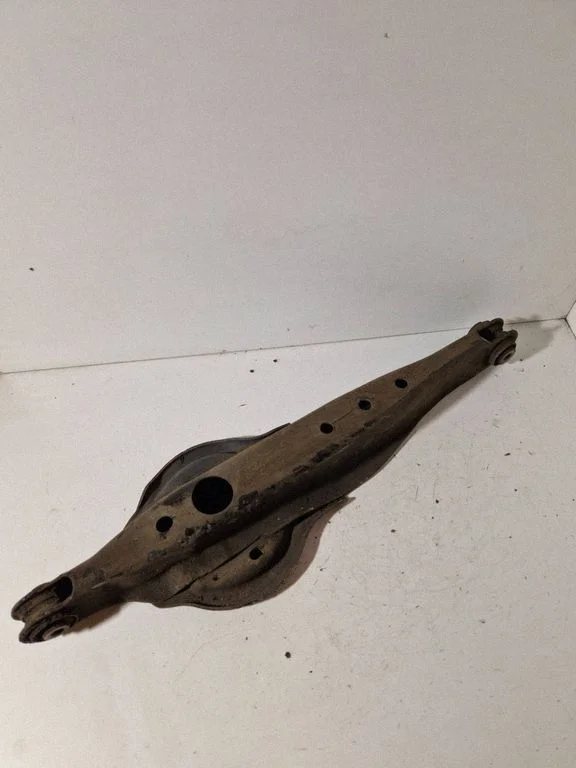 Rear control arm – rear left