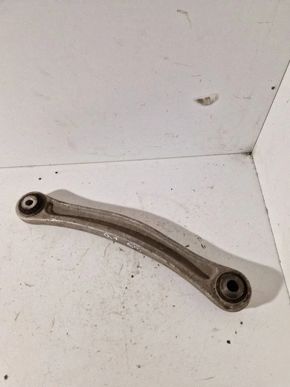 Rear control arm – rear right