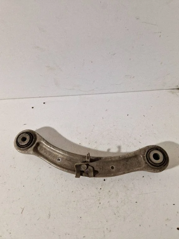 Rear control arm – Audi Q7 4L (2005-2015)