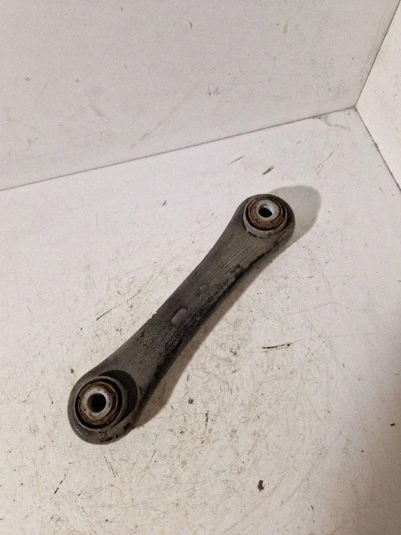Rear control arm – rear left