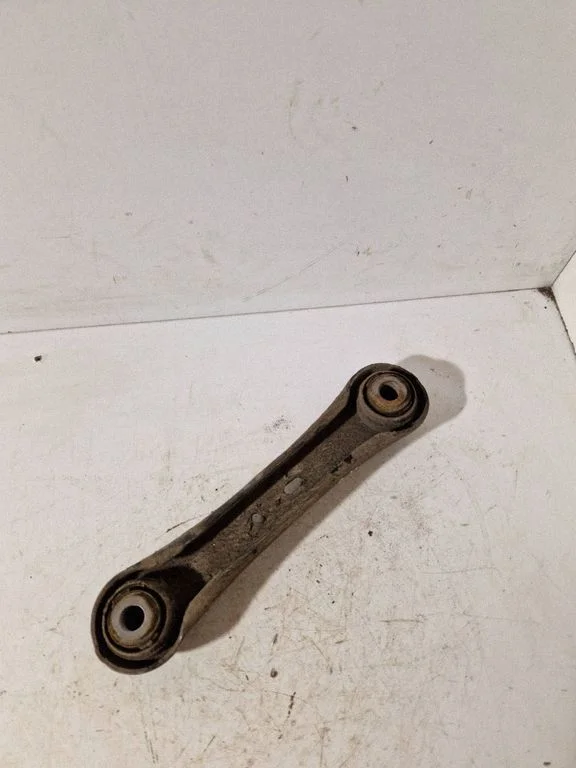 Rear control arm – rear left