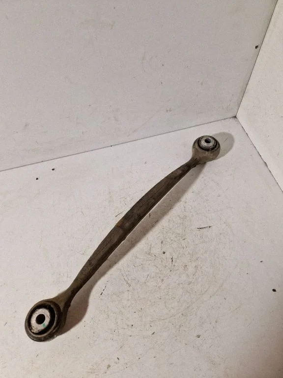 Rear control arm – rear left