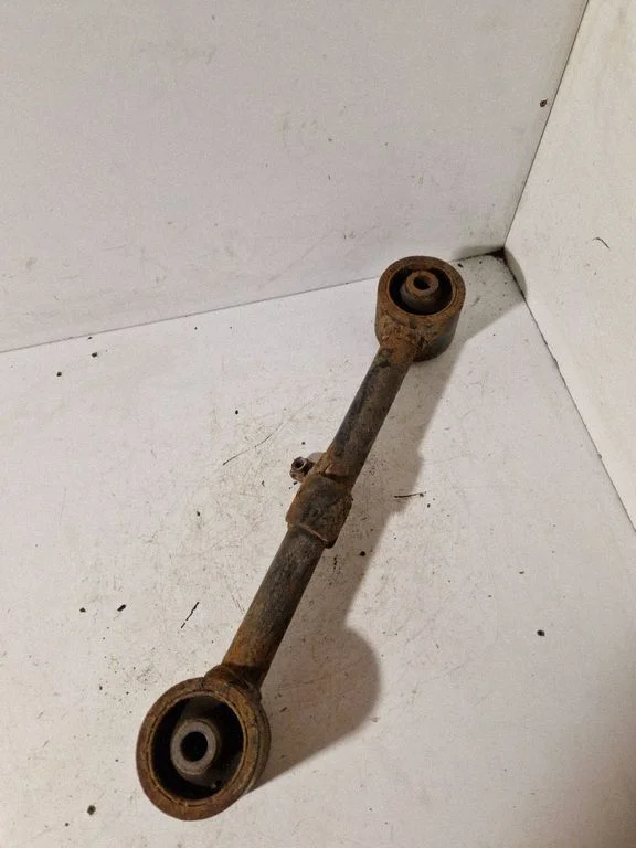 Rear control arm