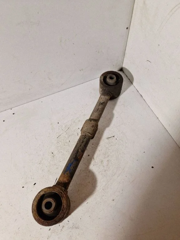 Rear control arm