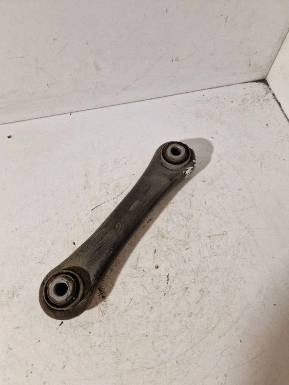 Rear control arm – rear left