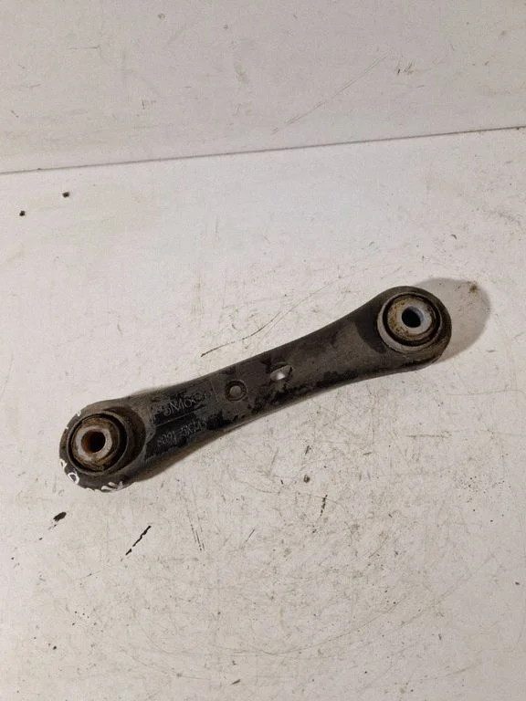 Rear control arm 60915K743