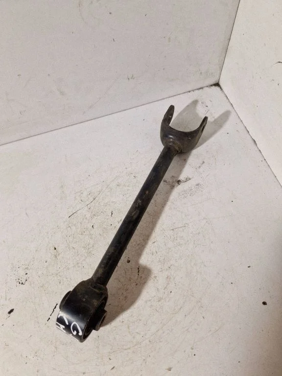 Rear control arm – rear right
