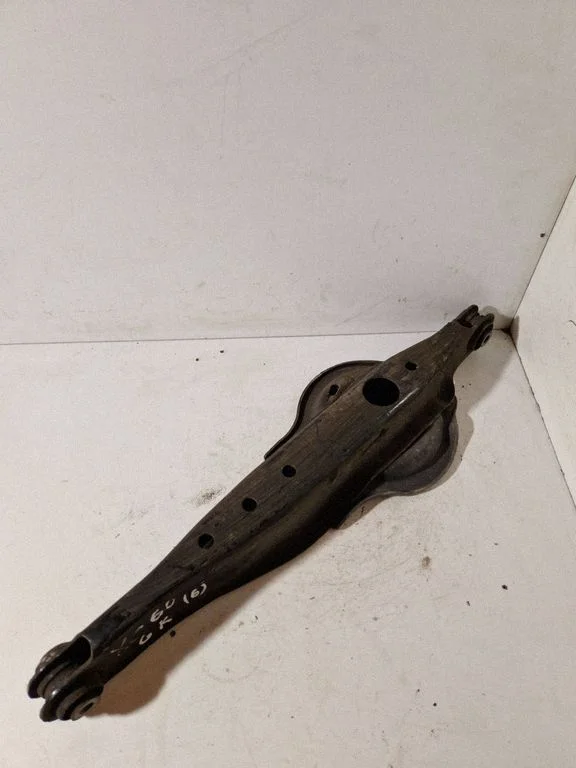 Rear control arm – rear left