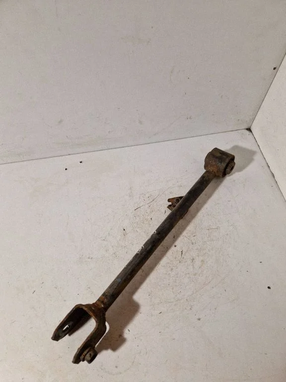 Rear control arm – rear right