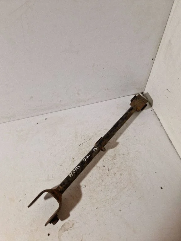 Rear control arm – rear left