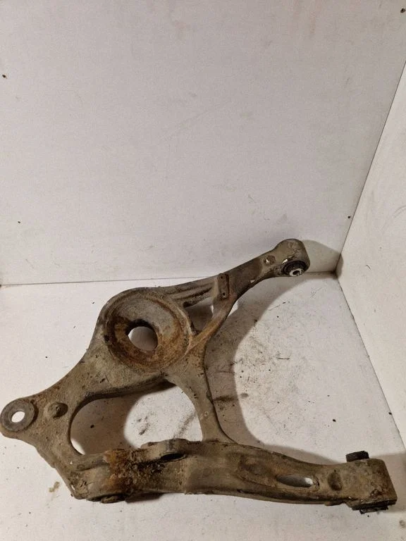 Rear upper control arm/wishbone – rear left
