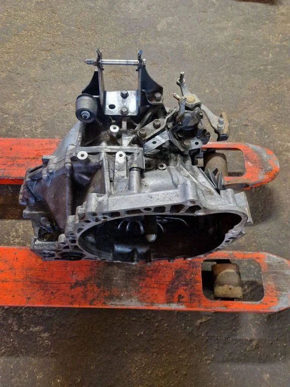 Manual 6 speed gearbox – Toyota Avensis T270 (2012-2015)