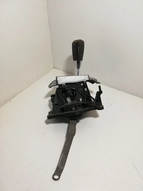 Gear selector mechanism – Toyota Land Cruiser (J200) (2008-)