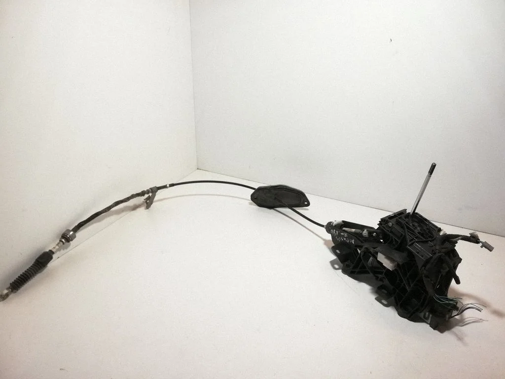 Gear selector mechanism – Toyota Avensis T270 (2012-2015)