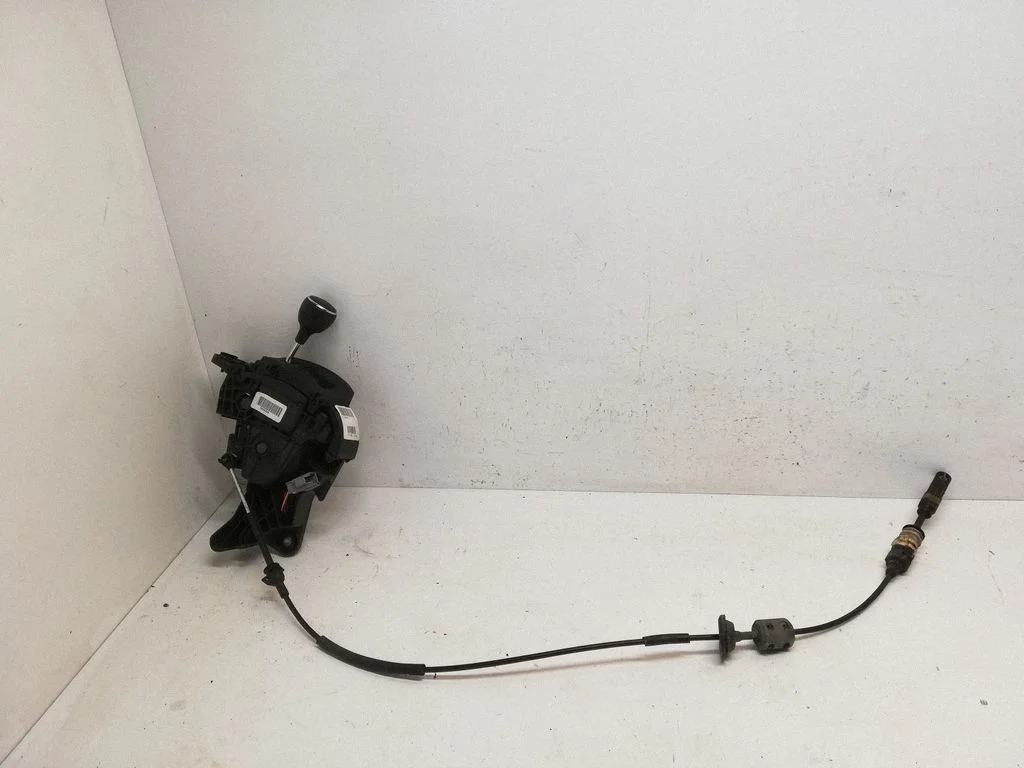 Gear selector mechanism P1UC34DX0AB