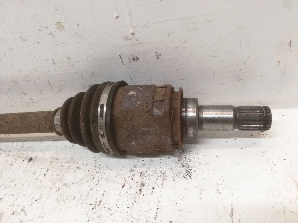 Rear driveshaft – Toyota RAV 4 (XA30) (2006-2016)
