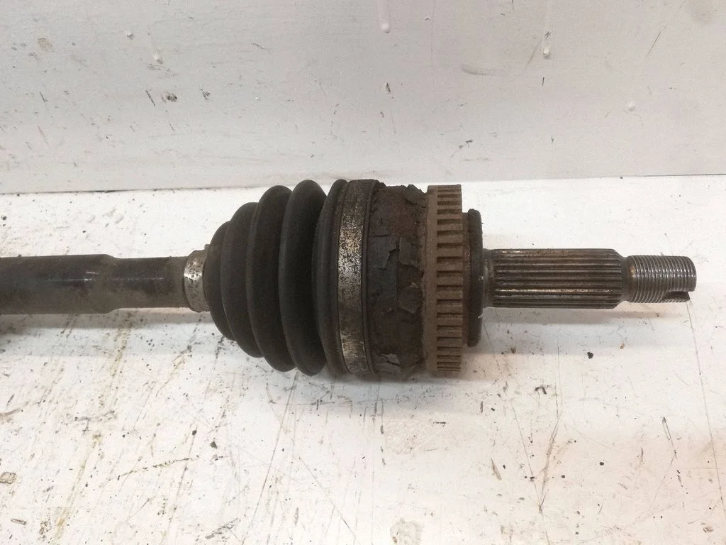 Front driveshaft 495013Z450