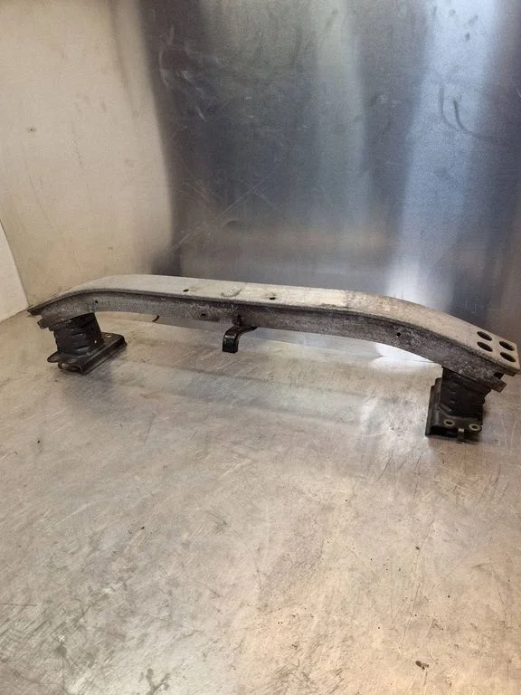 Front bumper cross member – Toyota Corolla Verso AR10 (2004-2009)